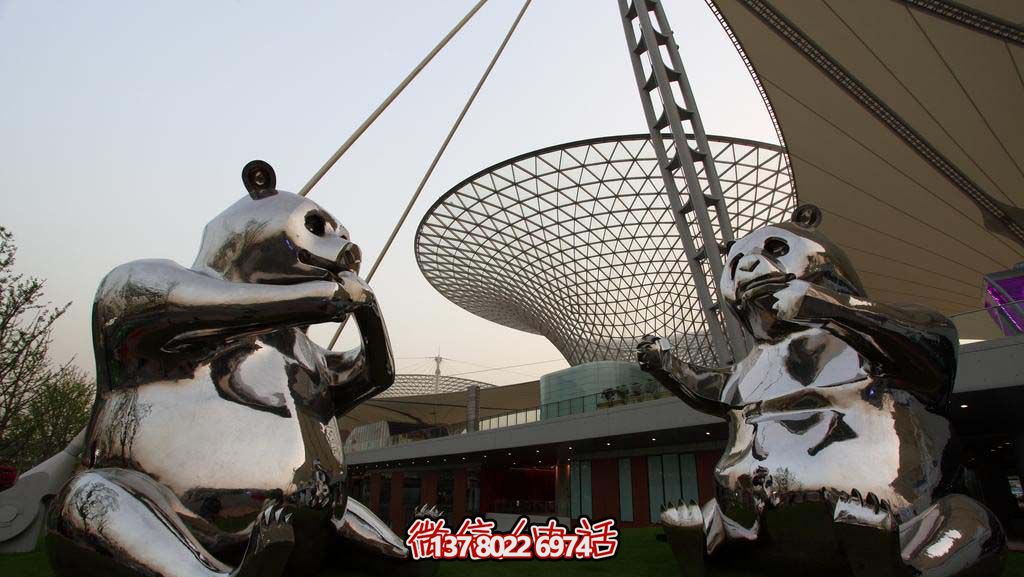 不銹鋼卡通熊貓雕塑，為動(dòng)物園擺放鏡面裝飾