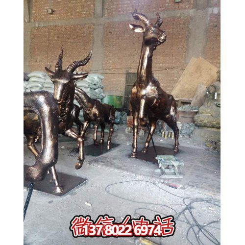 大型梅花鹿銅雕雕塑，裝點(diǎn)別墅小區(qū)