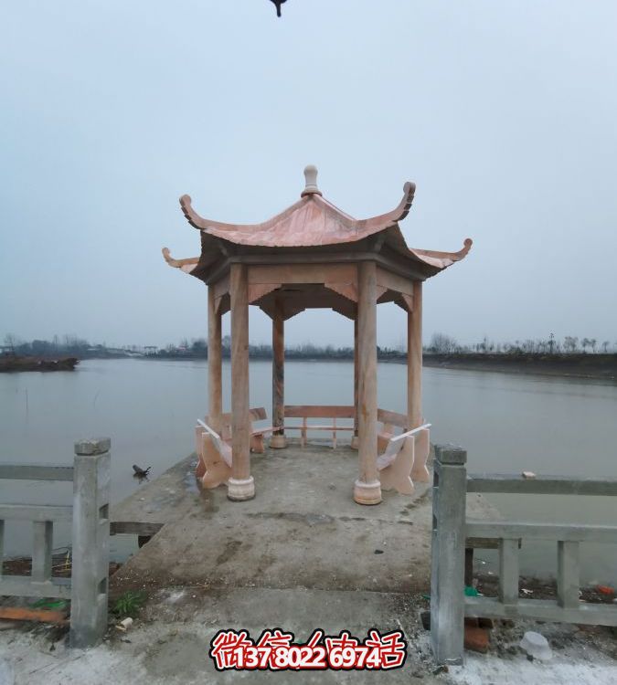 河邊大理石涼亭雕塑，欣賞晚霞紅