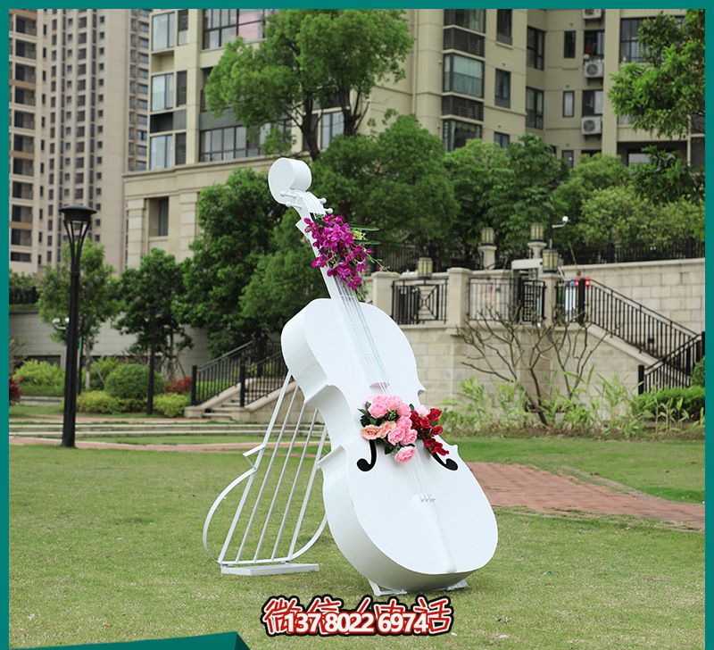玻璃鋼雕塑，打造創(chuàng)意白色大提琴，點(diǎn)綴公園景區(qū)