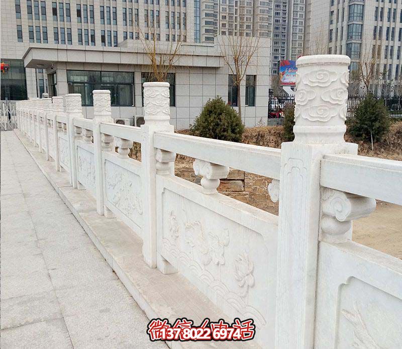 漢白玉鑲嵌欄桿扶手，點(diǎn)綴走廊裝飾，為城市花園添彩