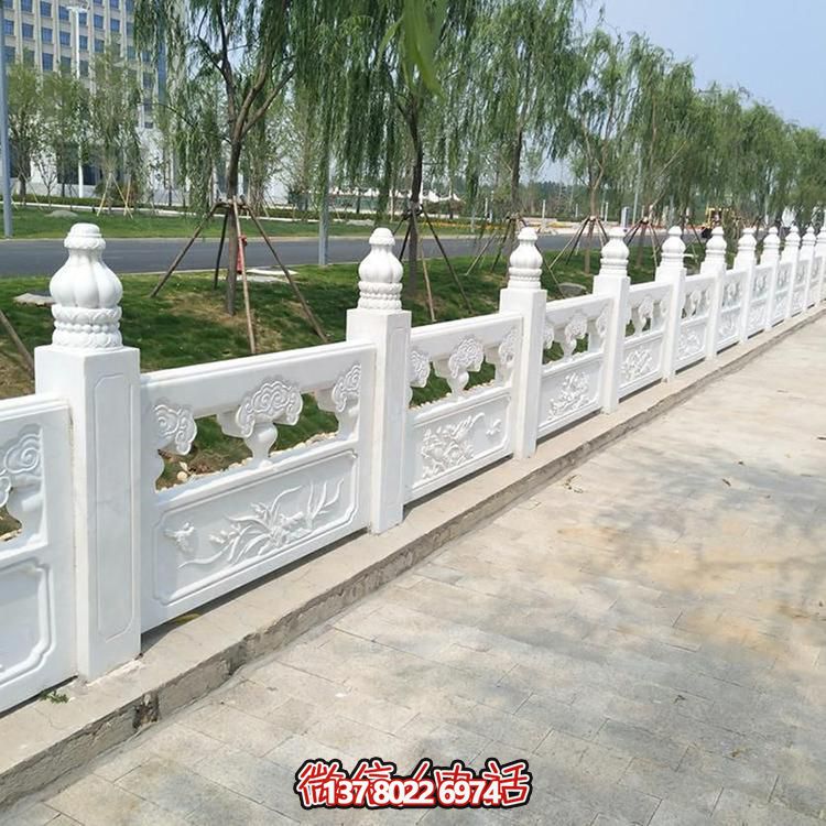 經(jīng)典石雕精美欄桿，增添校園美麗