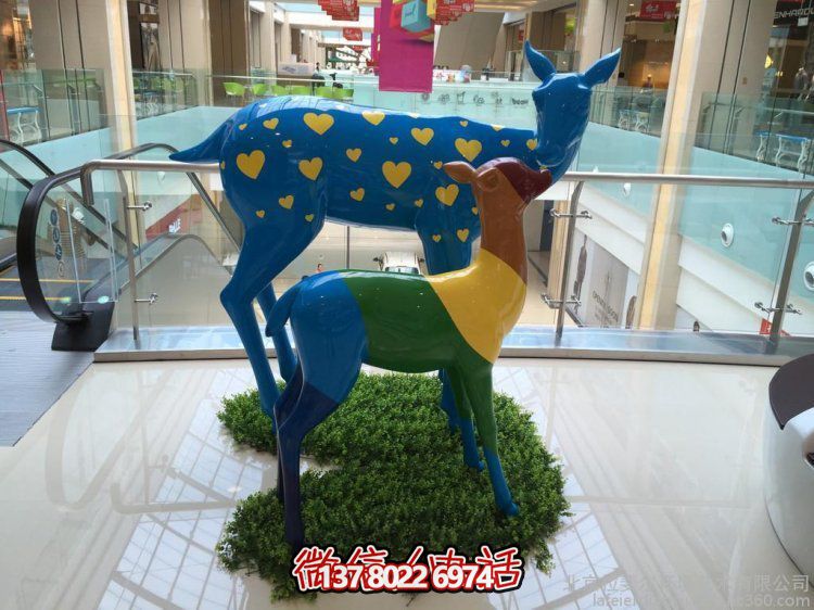 玻璃鋼手工彩繪小鹿擺件，為你的商場(chǎng)增添溫馨美感