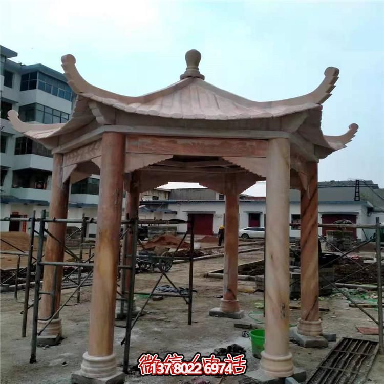 仿古涼亭，盡情欣賞晚霞染紅的美景