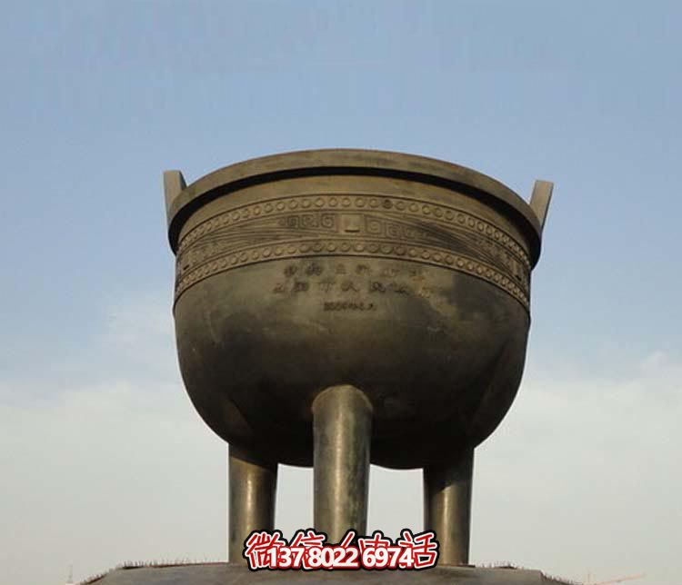 大型青銅圓形香爐，裝飾廣場(chǎng)景區(qū)