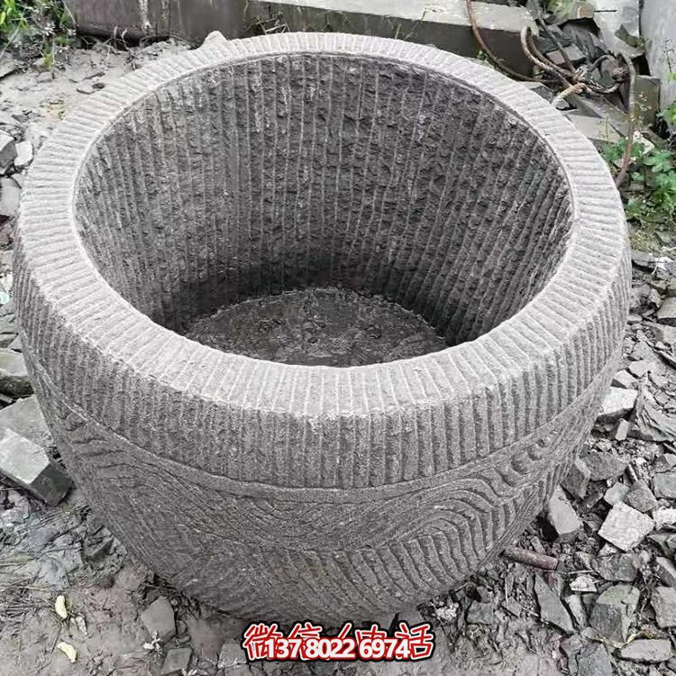 古老石槽，精致圓形養(yǎng)魚水缸