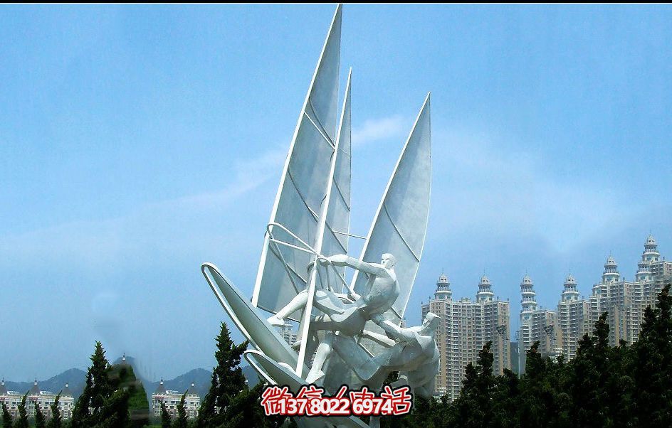 精美別墅鏤空雕塑點綴園林景觀，打造創(chuàng)意帆船