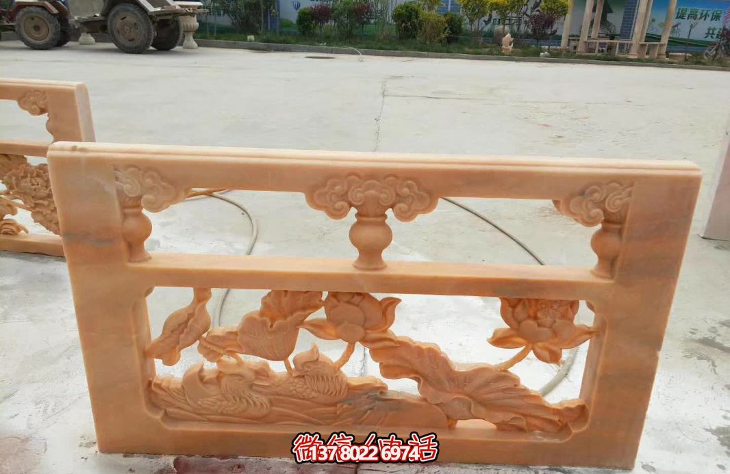 紅色浮雕護(hù)欄，點(diǎn)綴陽(yáng)臺(tái)庭院裝飾